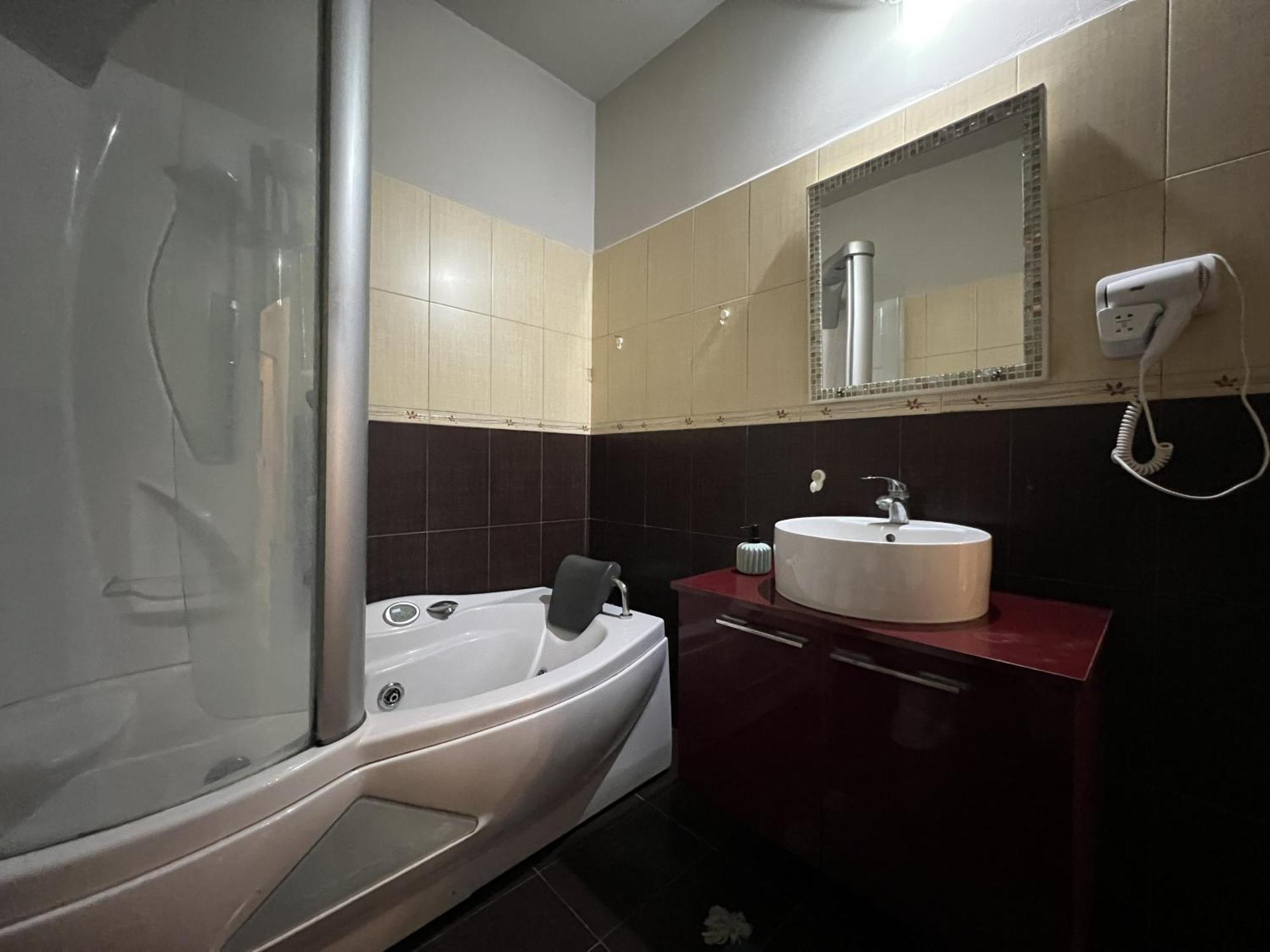 Elly Apartment Durres Exterior photo